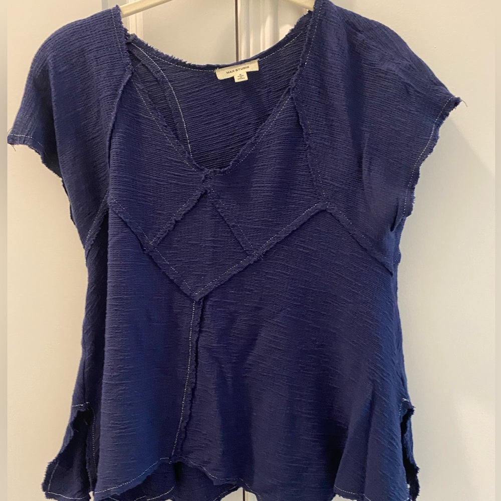 Cute blue top